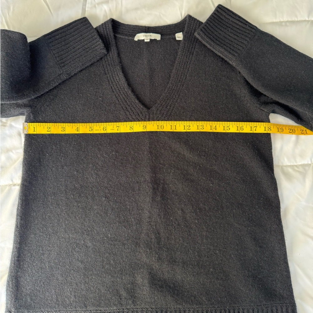 Vince 100% Cashmere V-Neck Sweater - Classic Black - Size XXS (Fits XS) - Picture 8 of 12